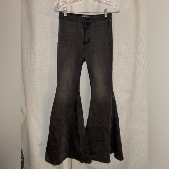 FREE PEOPLE BELL BOTTOM JEANS - Picture 2 of 4